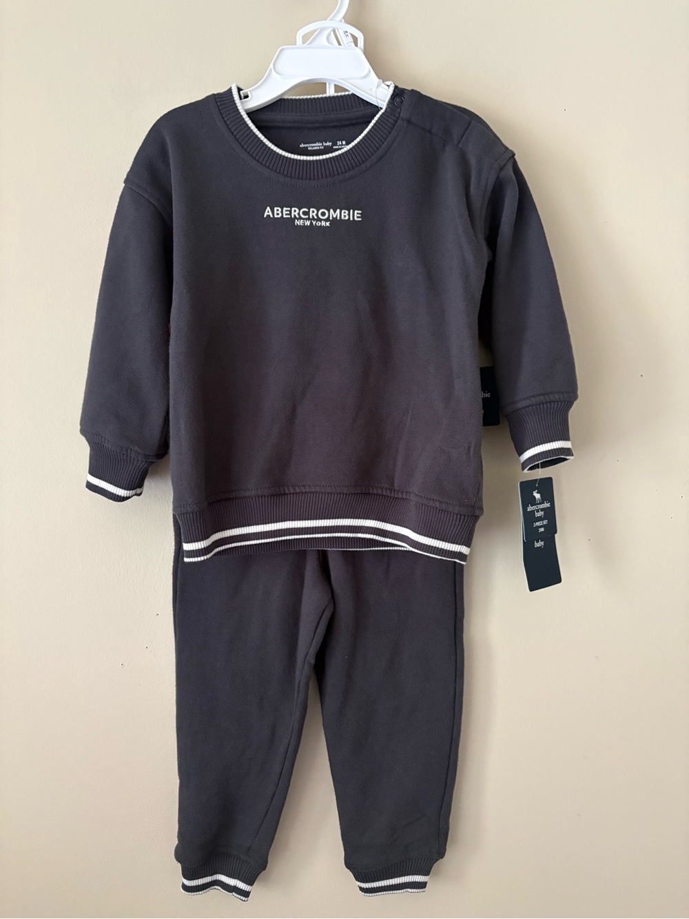 Abercrombie & Fitch Kids 2 Pc. Sweatshirt and Jogger Set with White Trim Sz.24 M